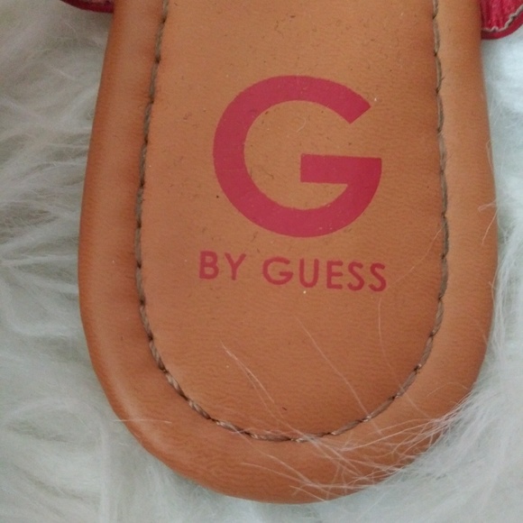 GUESS - Picture 2 of 5